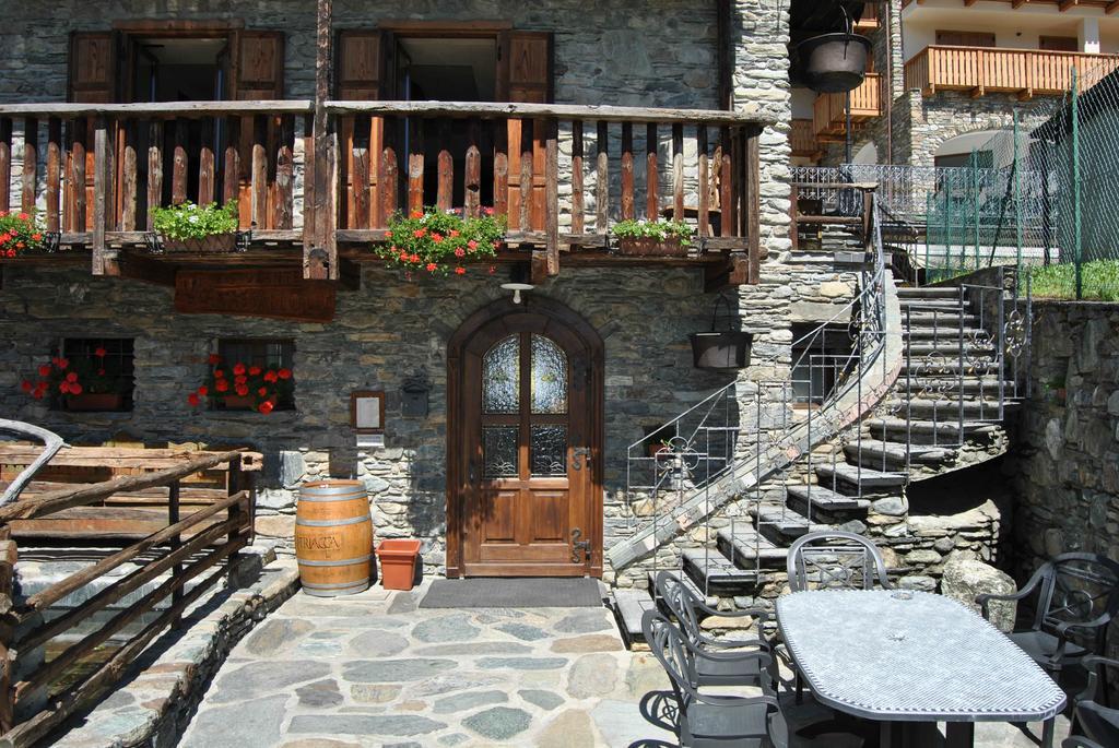 Casa Vacanza La Rocca Chiesa in Valmalenco Exterior photo